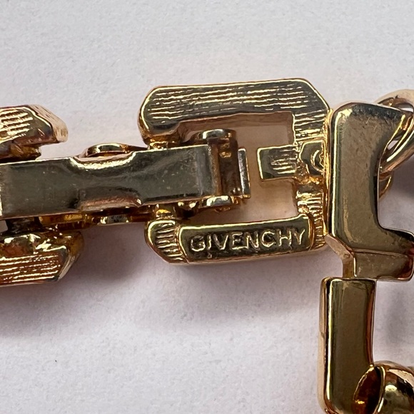 SOLD ❤️Givenchy Vintage Interlocking “G” goldtone bracelet - Picture 3 of 5